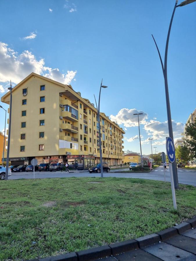 Oksana Apartment 波德戈里察 外观 照片